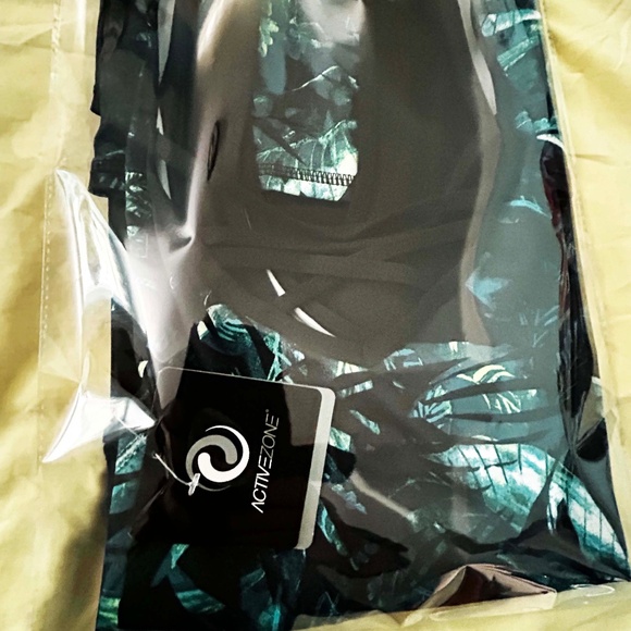 TANK TOP, SLIMMING SIDES, BLACK (With Blue, White, Green), SIZE 4X, LACE ACCENTS - Picture 4 of 10